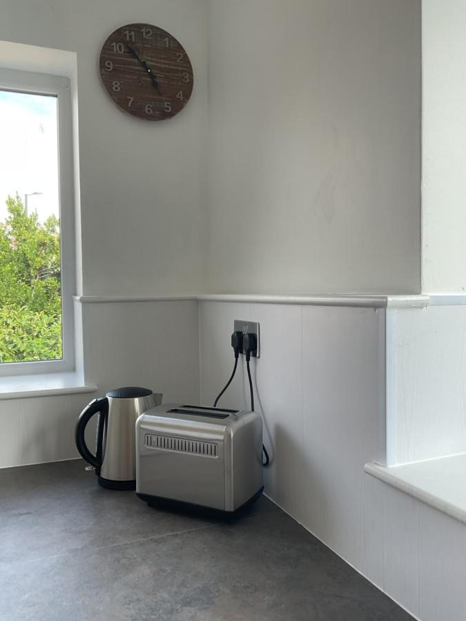 Large 2-Bedroom Maisonette With Free Parking Туикънам Екстериор снимка