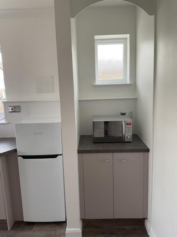 Large 2-Bedroom Maisonette With Free Parking Туикънам Екстериор снимка