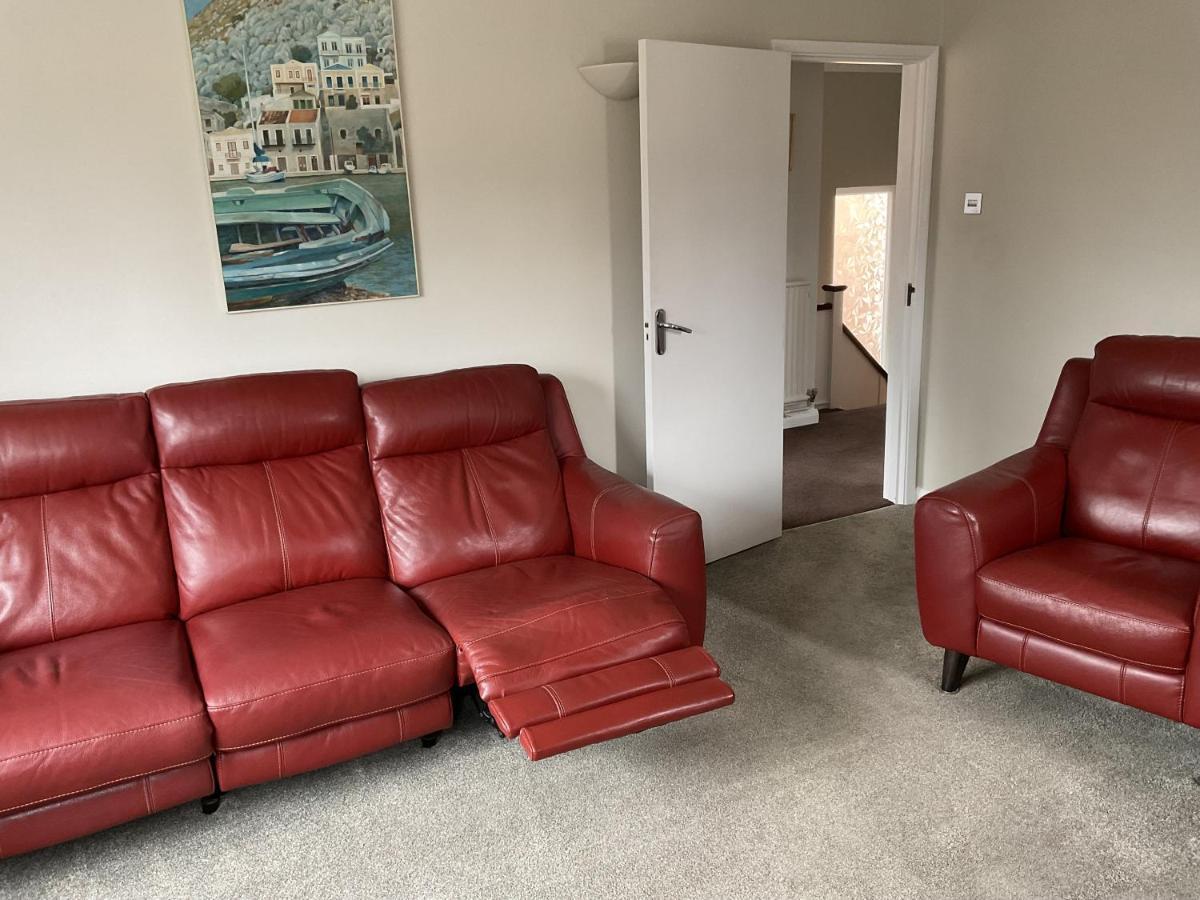 Large 2-Bedroom Maisonette With Free Parking Туикънам Екстериор снимка