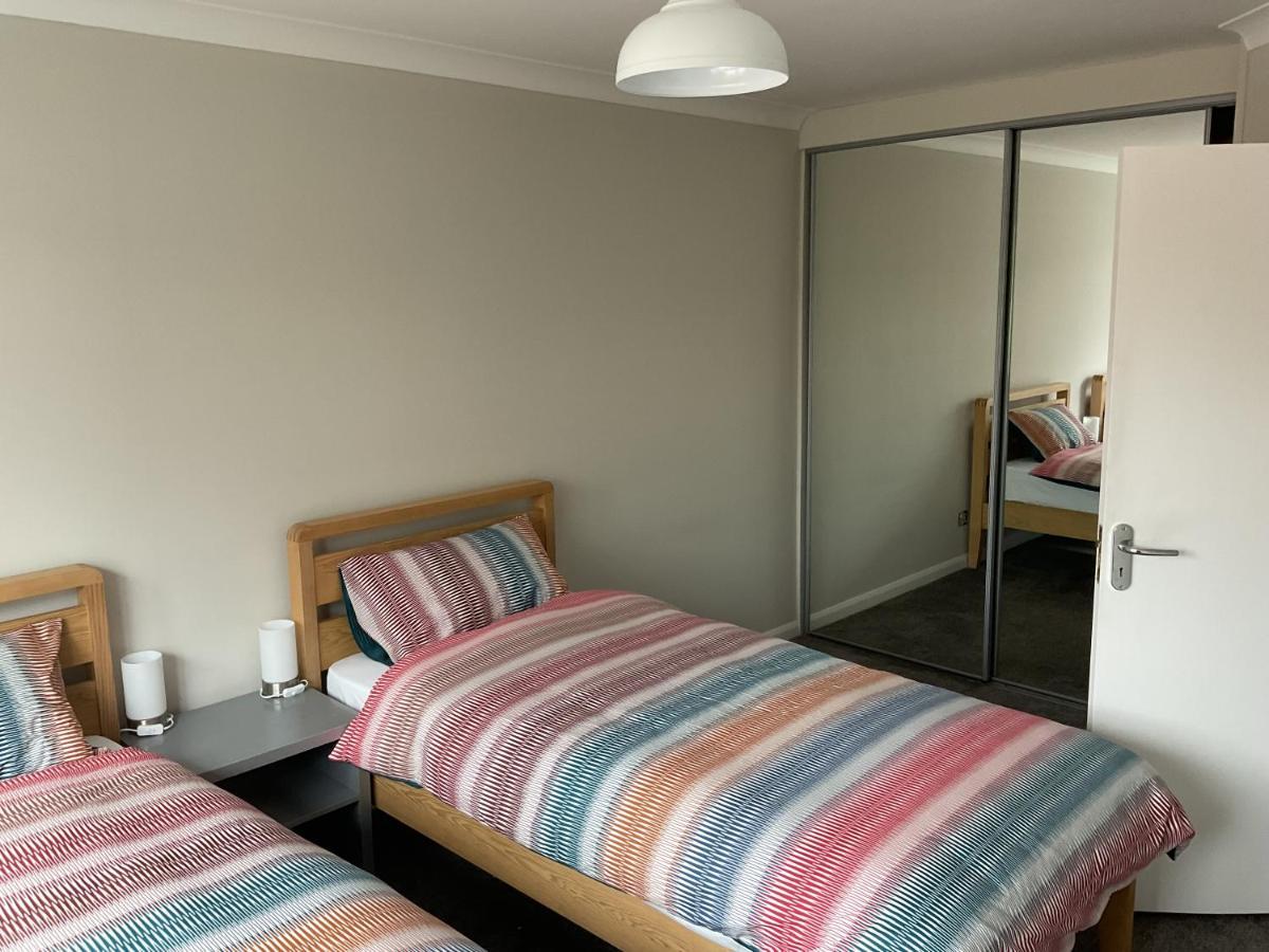 Large 2-Bedroom Maisonette With Free Parking Туикънам Екстериор снимка